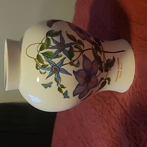 Portmeirion botanic garden 9-inch vase in Cyclamen